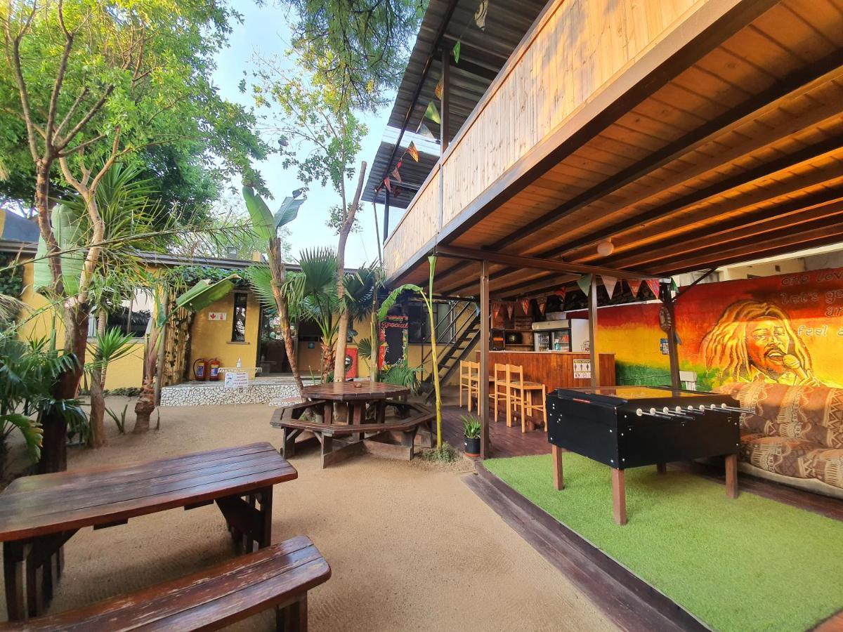 Lebo'S Soweto Backpackers Hostel Bagian luar foto
