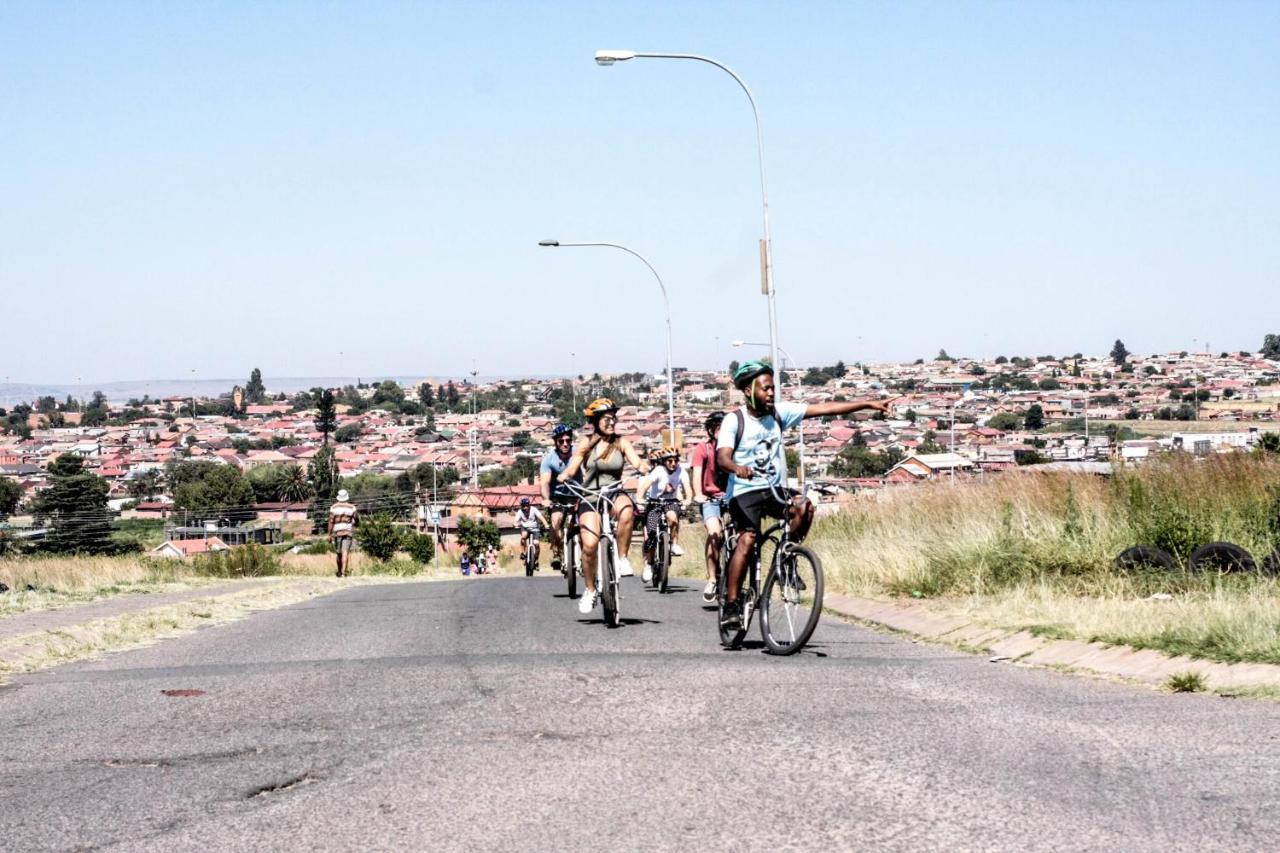 Lebo'S Soweto Backpackers Hostel Bagian luar foto