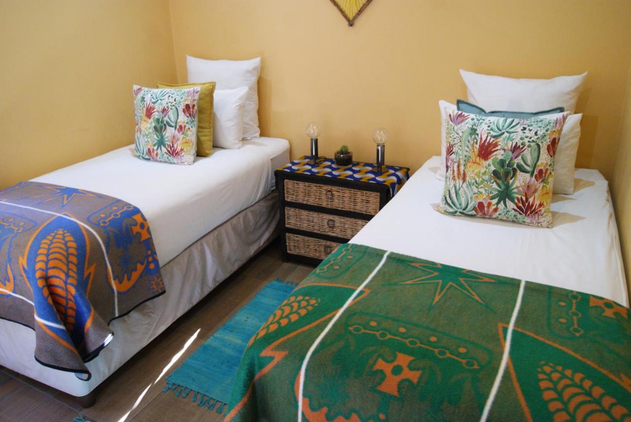 Lebo'S Soweto Backpackers Hostel Bagian luar foto