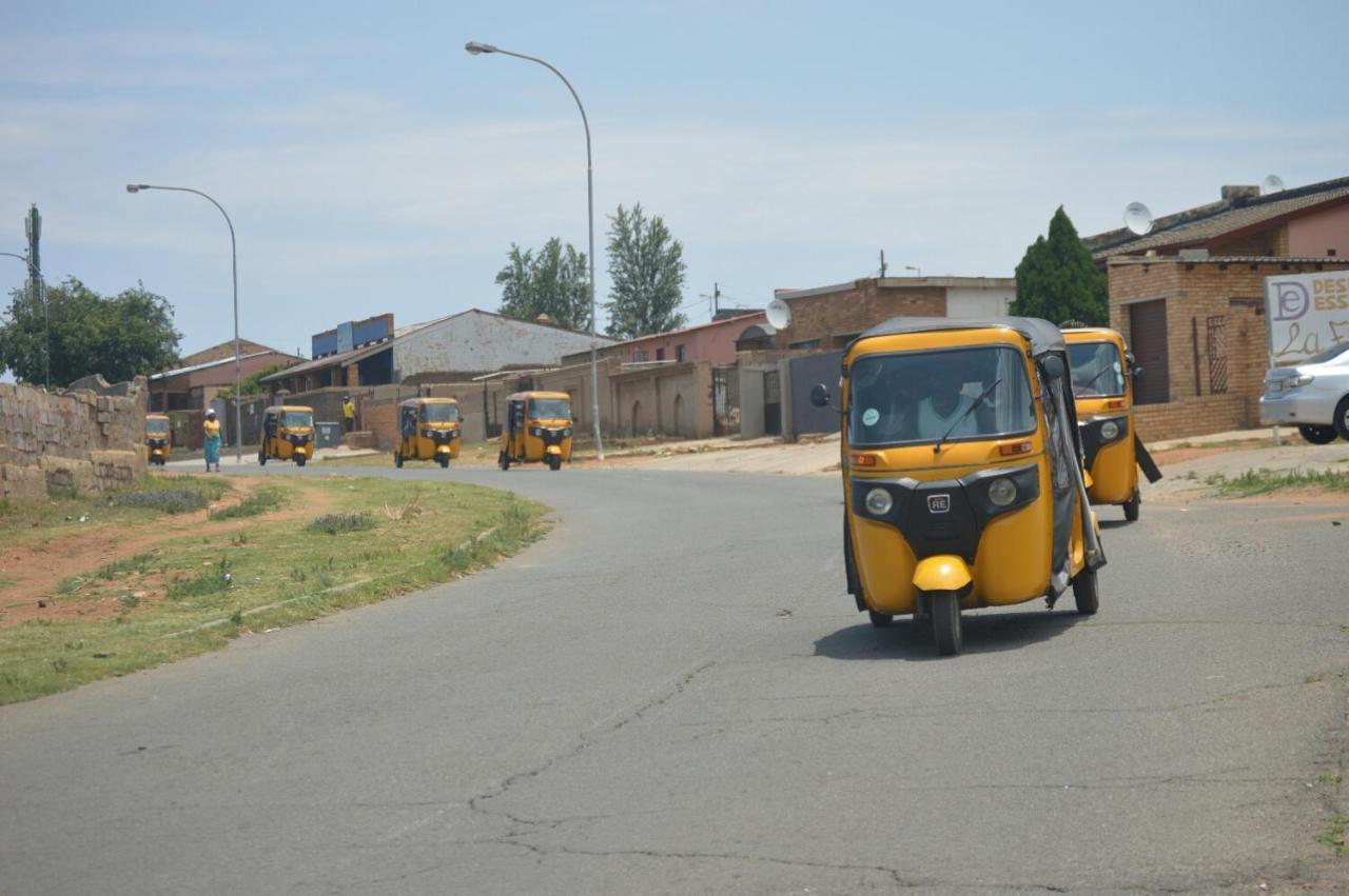 Lebo'S Soweto Backpackers Hostel Bagian luar foto
