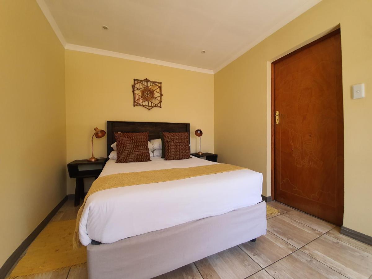 Lebo'S Soweto Backpackers Hostel Bagian luar foto