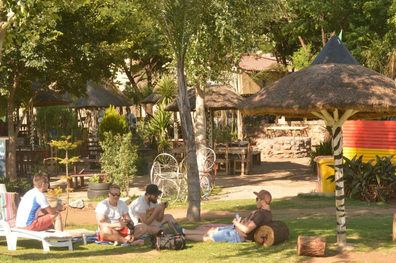 Lebo'S Soweto Backpackers Hostel Bagian luar foto