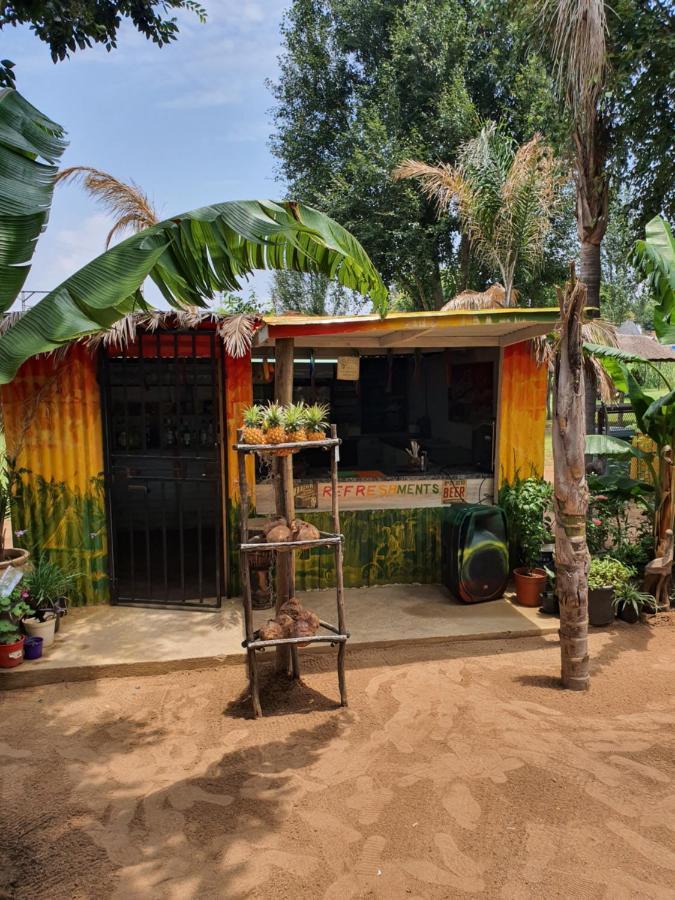 Lebo'S Soweto Backpackers Hostel Bagian luar foto