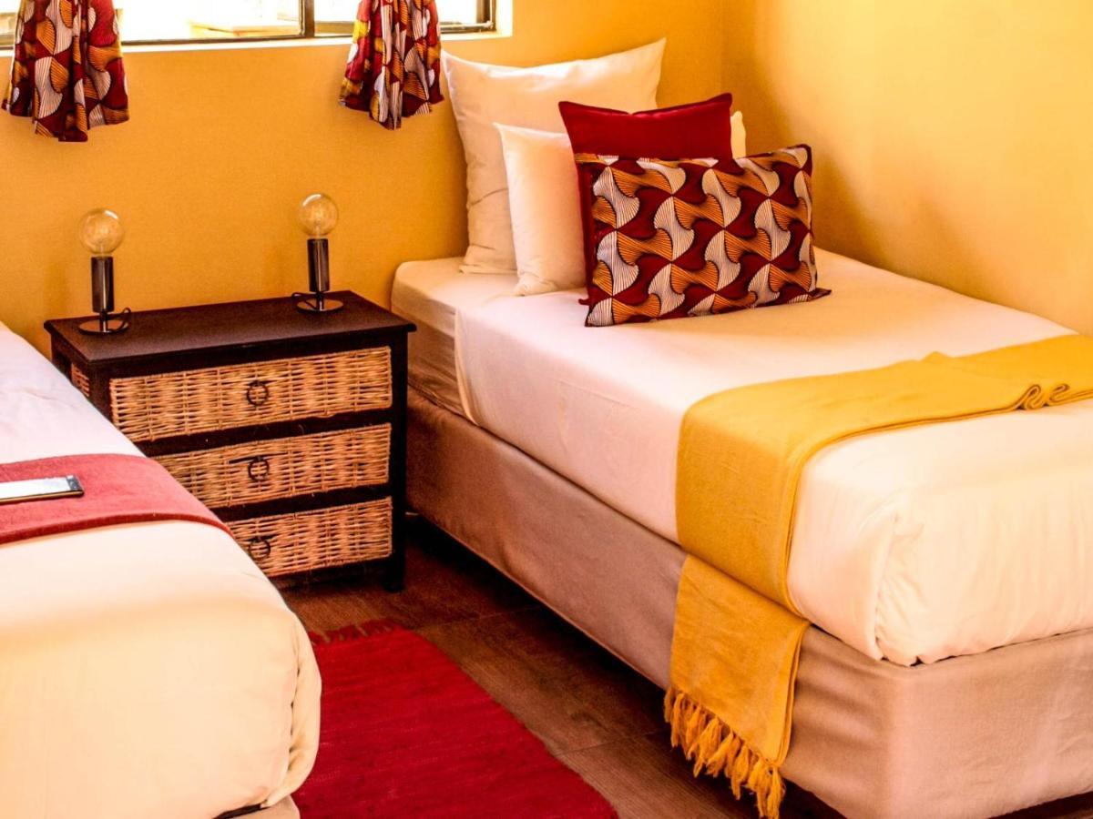 Lebo'S Soweto Backpackers Hostel Bagian luar foto